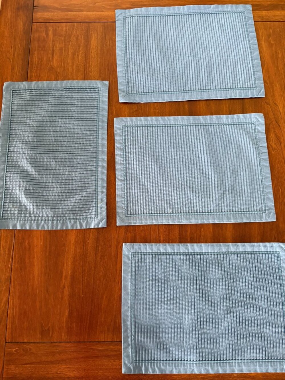 Lot of four country blue placemats, pleated on one side, 12"x17"